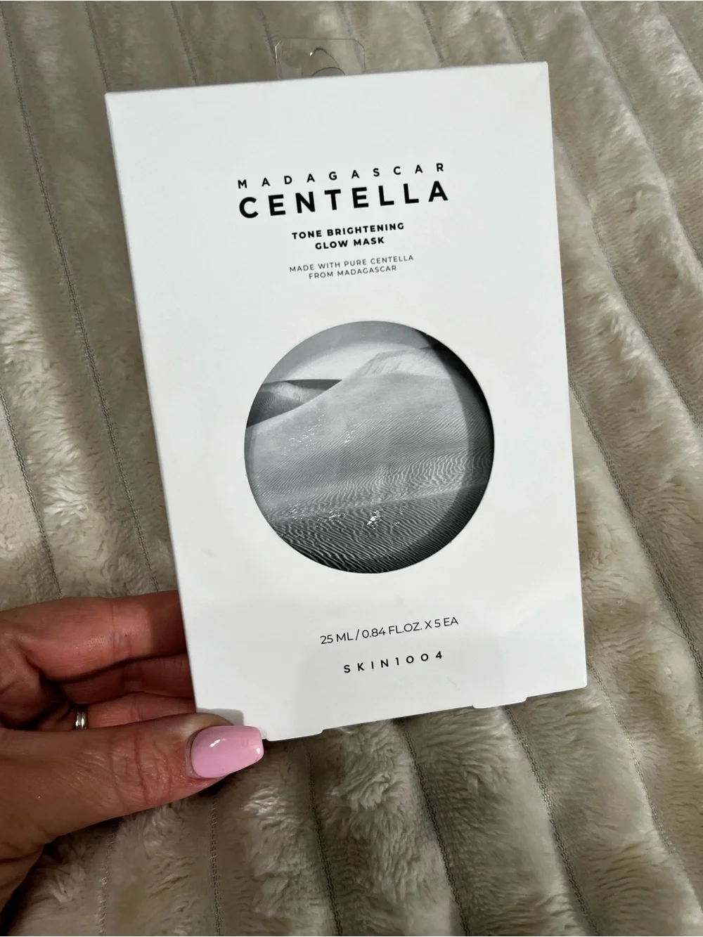 Madagascar Centella Tone Brightening Glow Mask - White